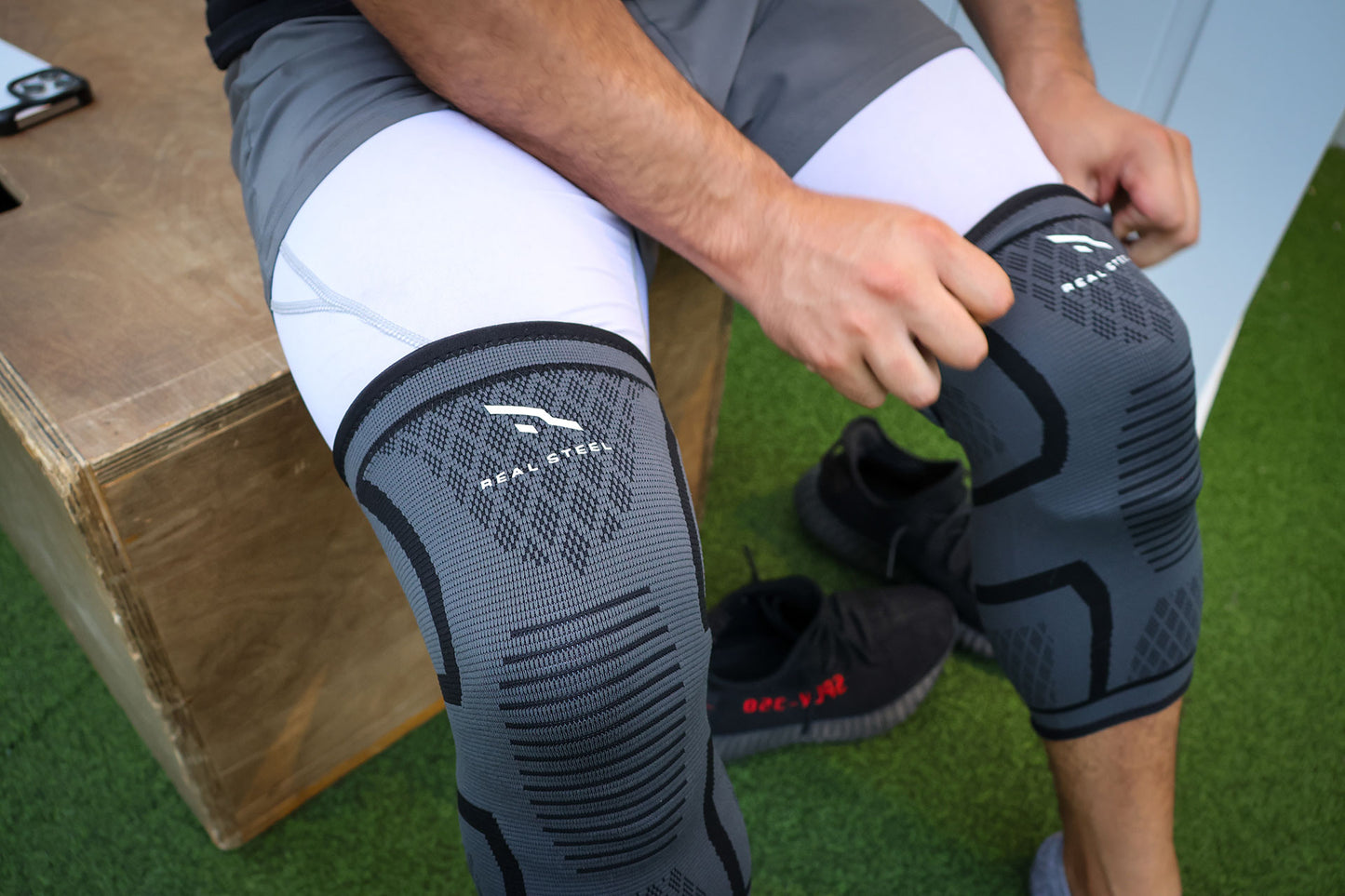 Knee Brace Sleeve - Weightlifting, Running, Walking